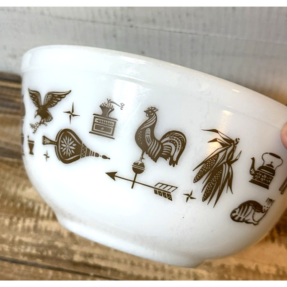 Vintage Pyrex Early American 2.5 Quart Mixing Bowl Brown Colonial Eagle #403 - Picture 5 of 6